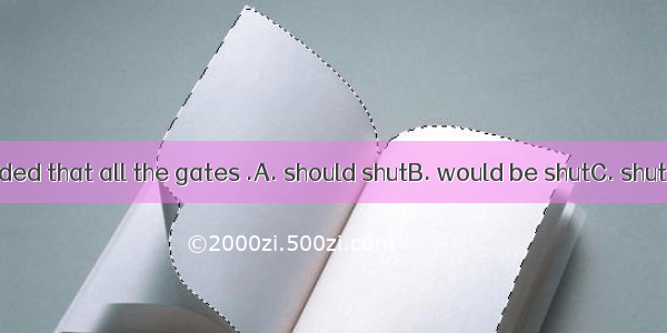 He commanded that all the gates .A. should shutB. would be shutC. shutD. be shut